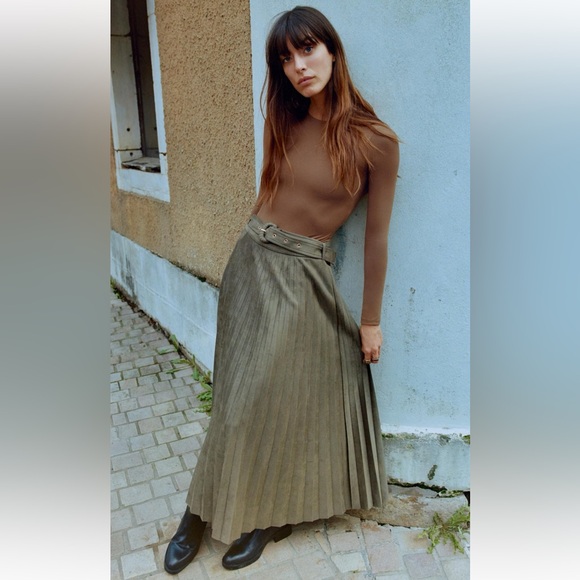 LONG SLEEVE POLYAMIDE BODYSUIT Toffee color in size small 🤎🧡🍁🍂 - Picture 4 of 9